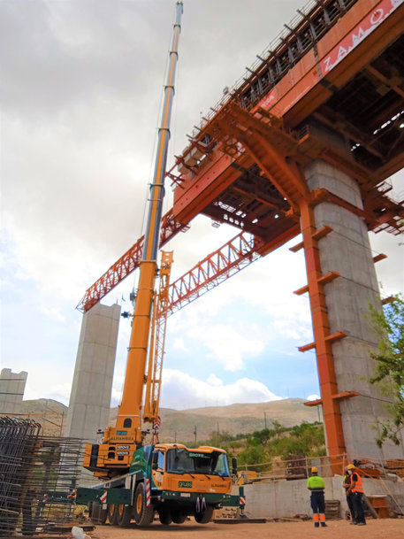 Reliable performance and service leads Grúas Alhambra to invest in more Grove all-terrain cranes 